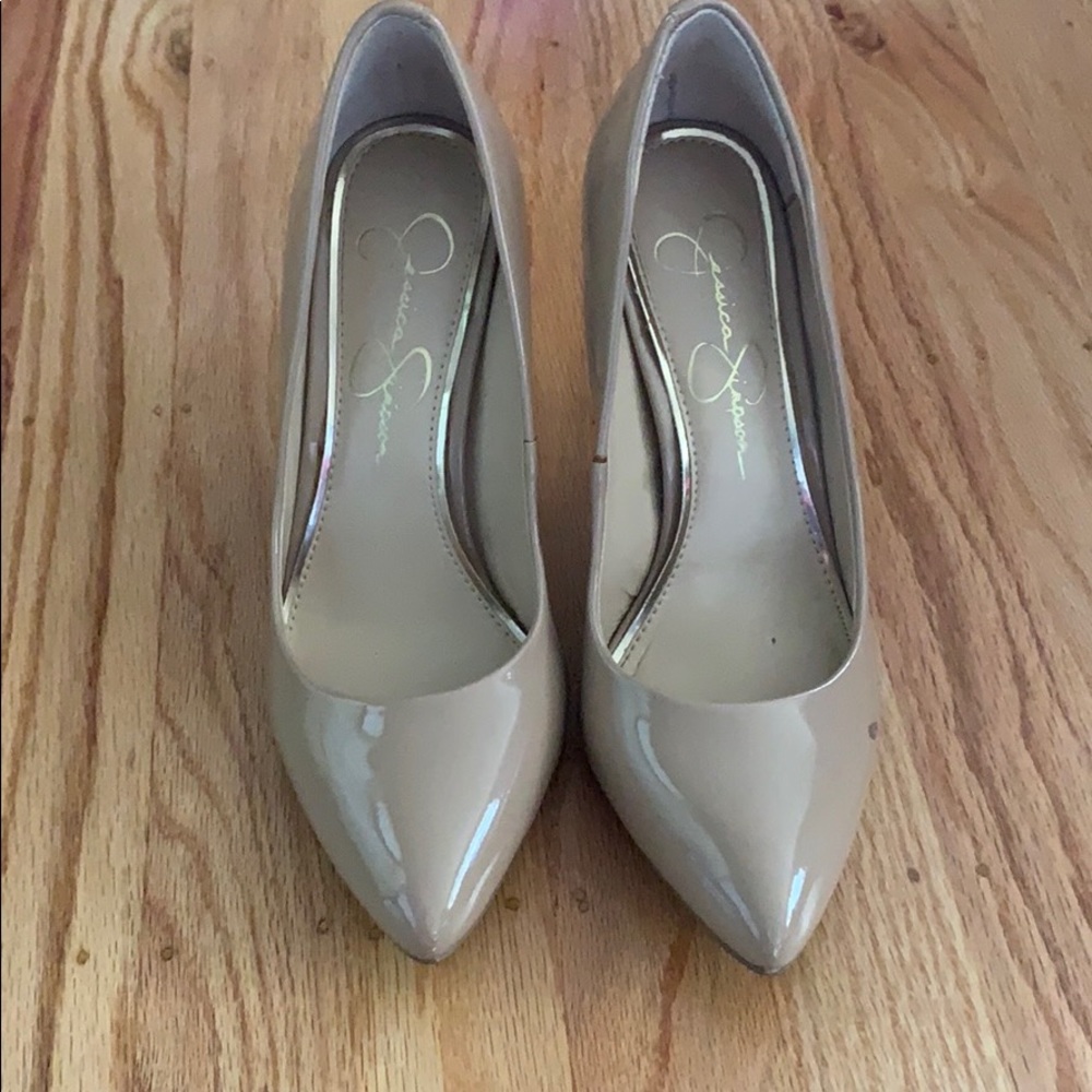 Jessica Simpson nude pump